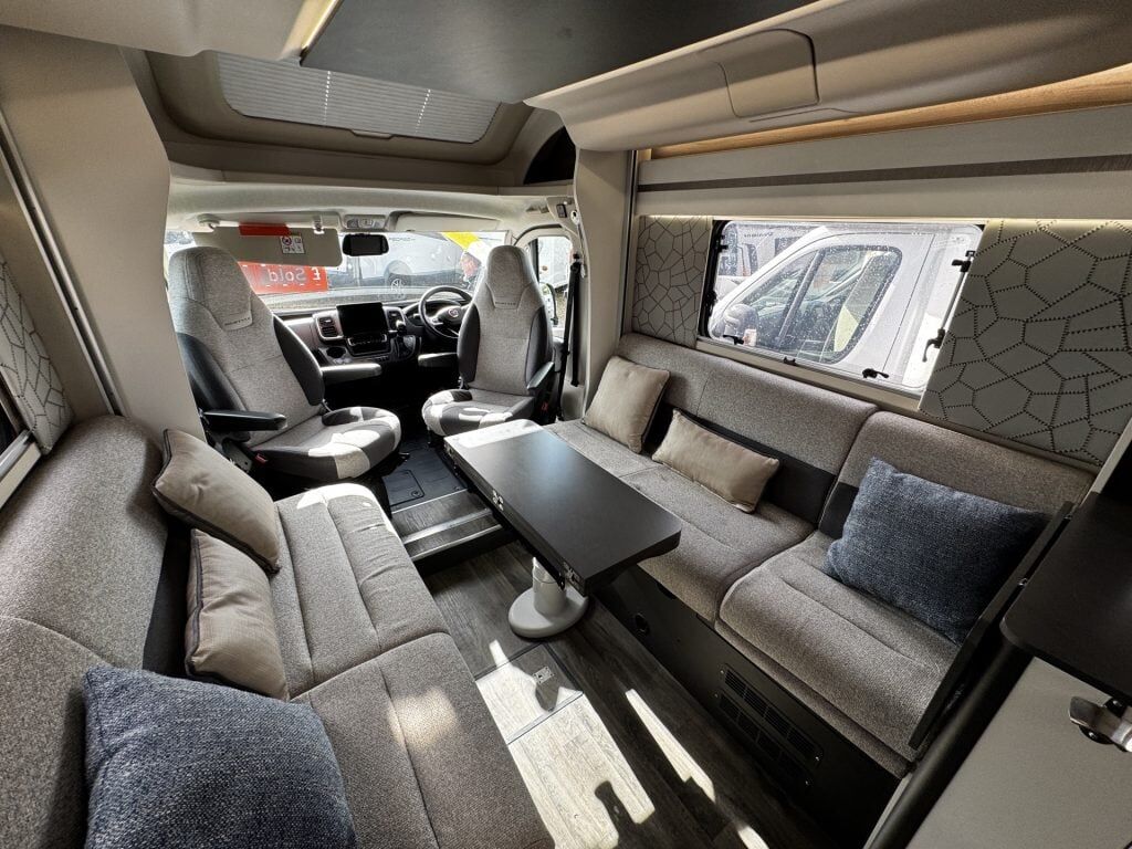 Swift Escape Hi Style 640 2023