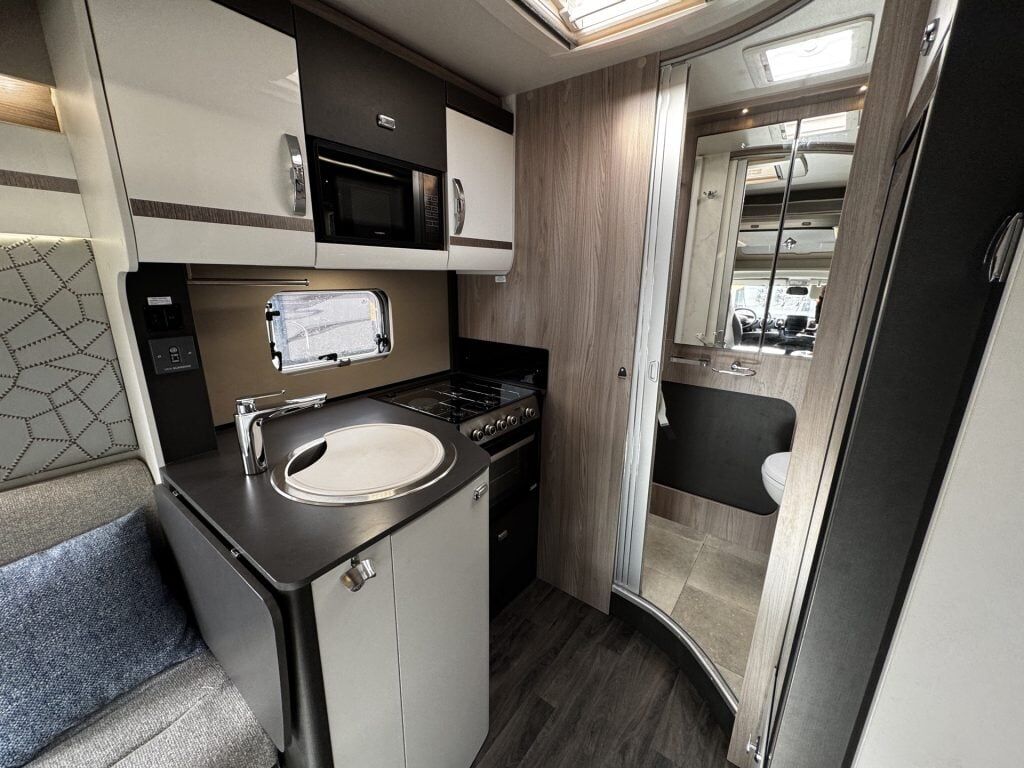 Swift Escape Hi Style 640 2023