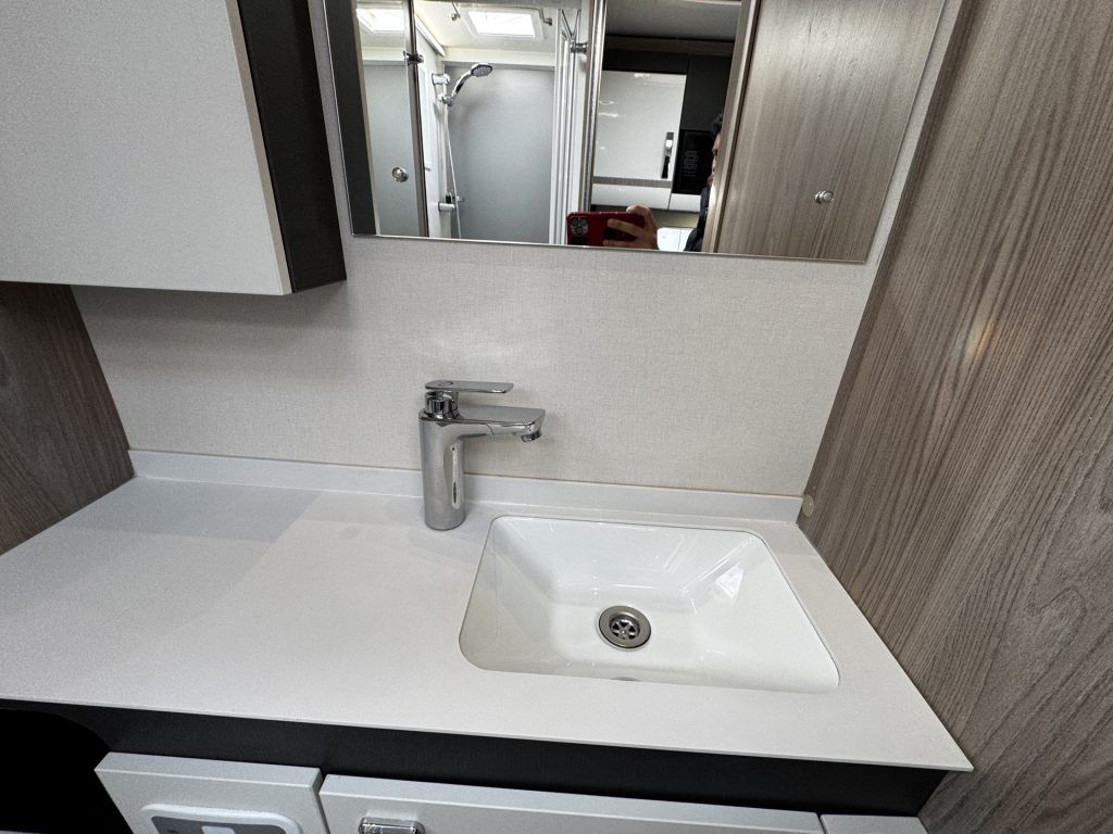 Swift Escape Hi Style 640 2023