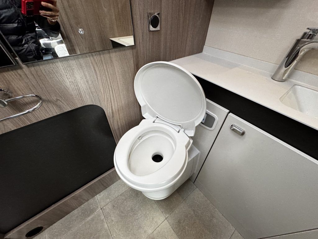 Swift Escape Hi Style 640 2023