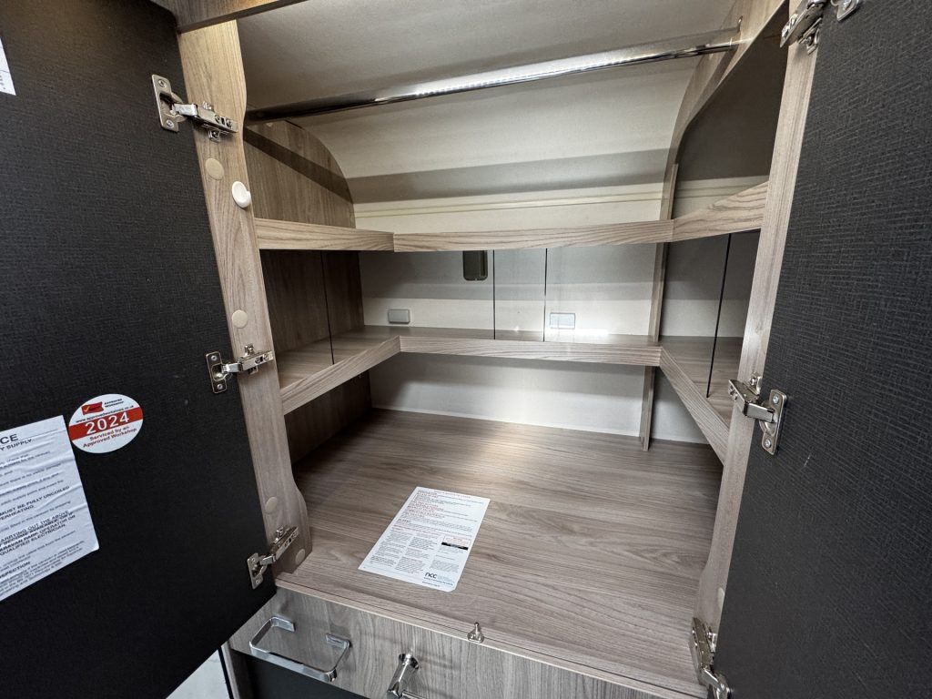 Swift Escape Hi Style 640 2023