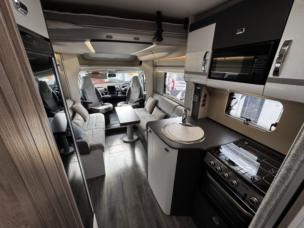 Swift Escape Hi Style 640 2023