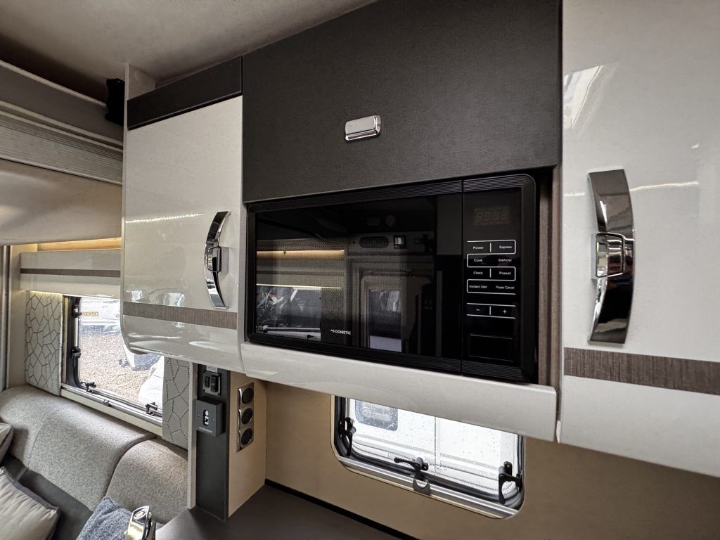 Swift Escape Hi Style 640 2023