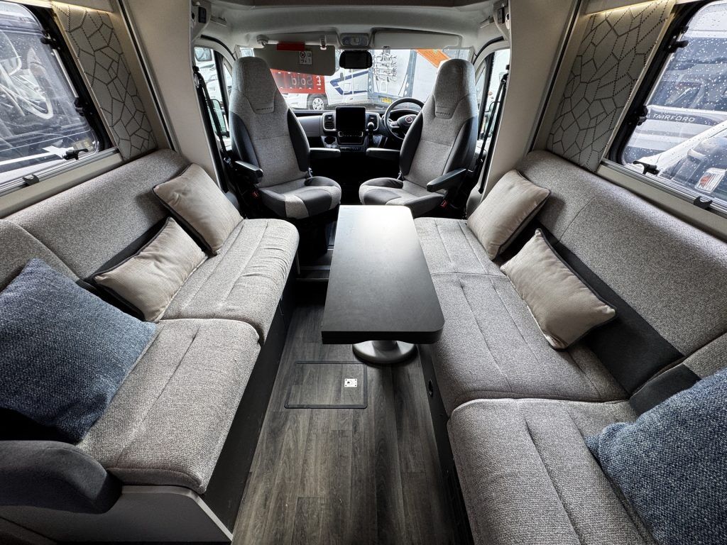 Swift Escape Hi Style 640 2023