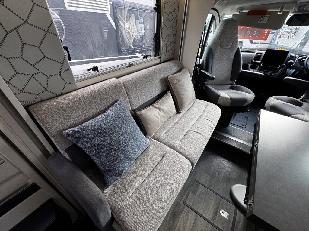 Swift Escape Hi Style 640 2023