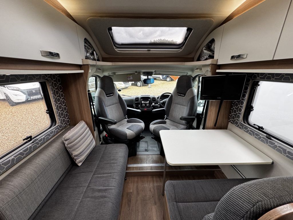 Swift Escape 664 2018