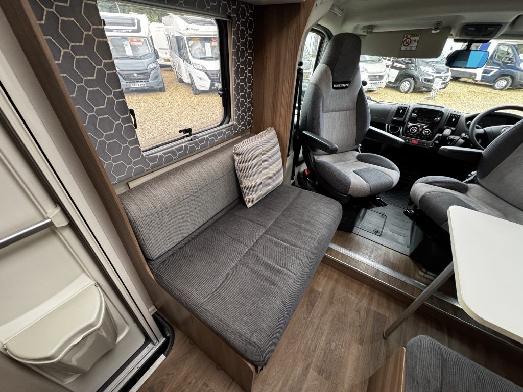 Swift Escape 664 2018