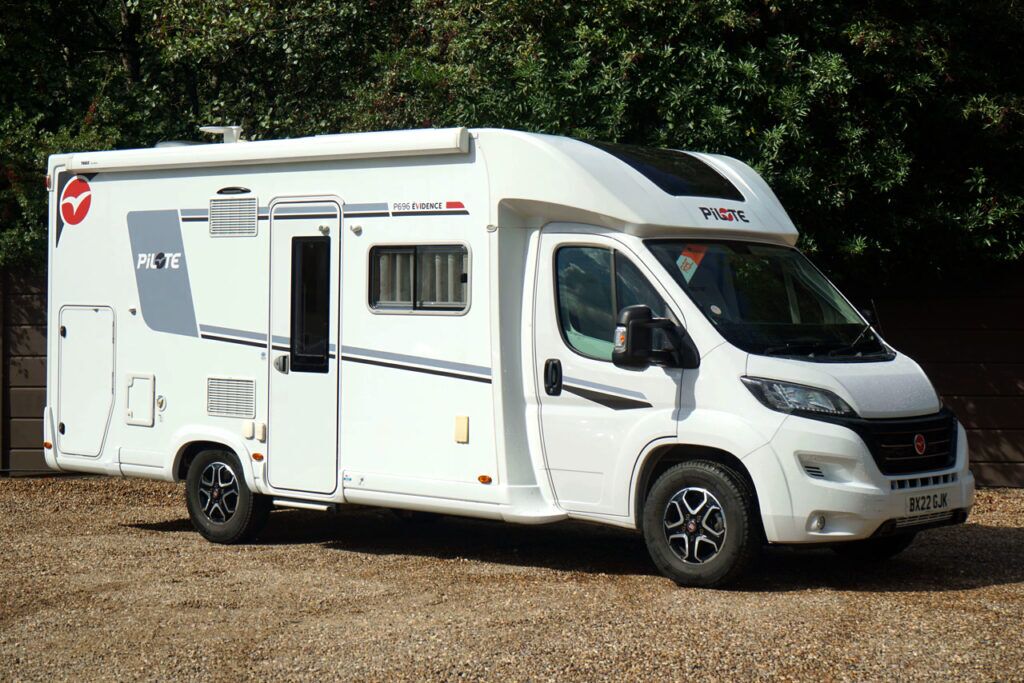 Pilote Evidence P696