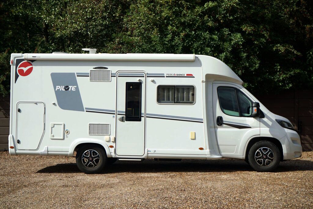 Pilote Evidence P696