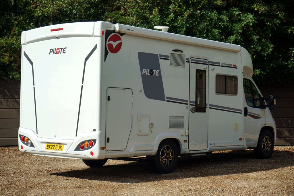 Pilote Evidence P696