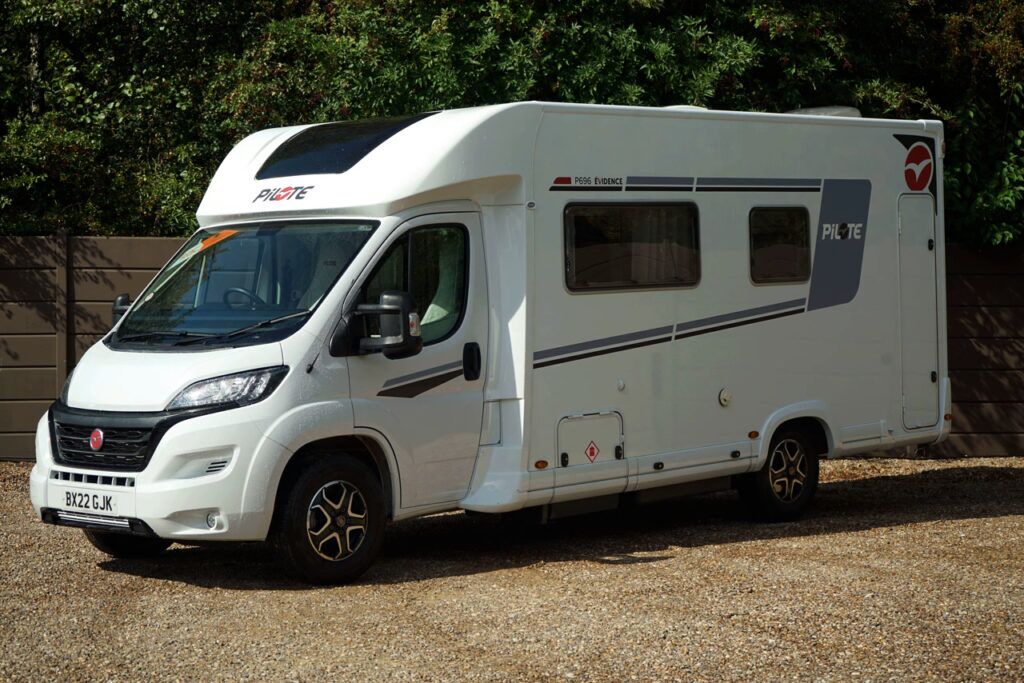 Pilote Evidence P696