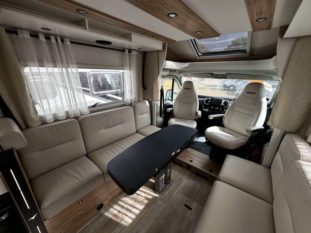 Pilote Evidence P696