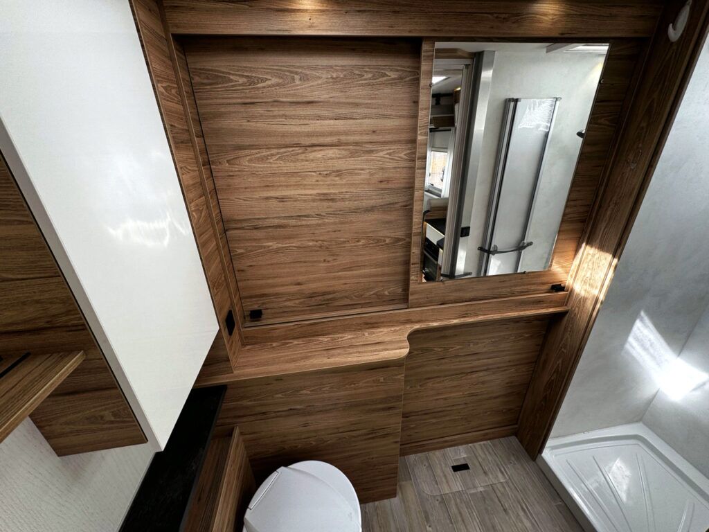 Pilote Evidence P696