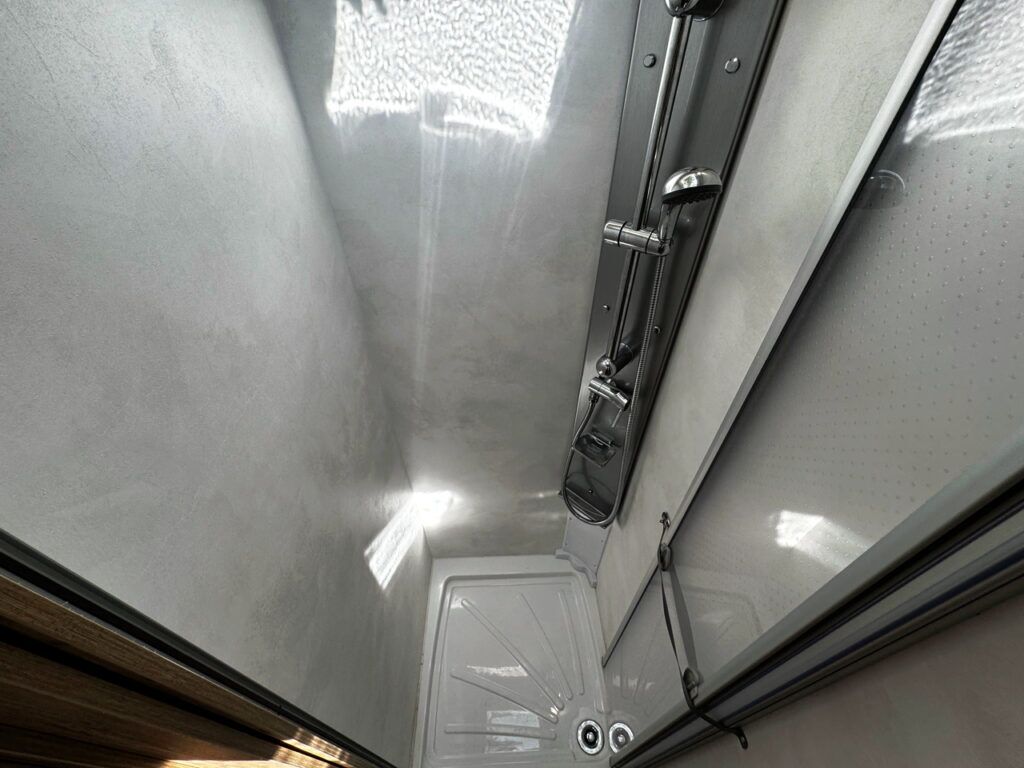 Pilote Evidence P696