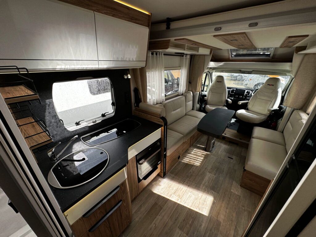 Pilote Evidence P696