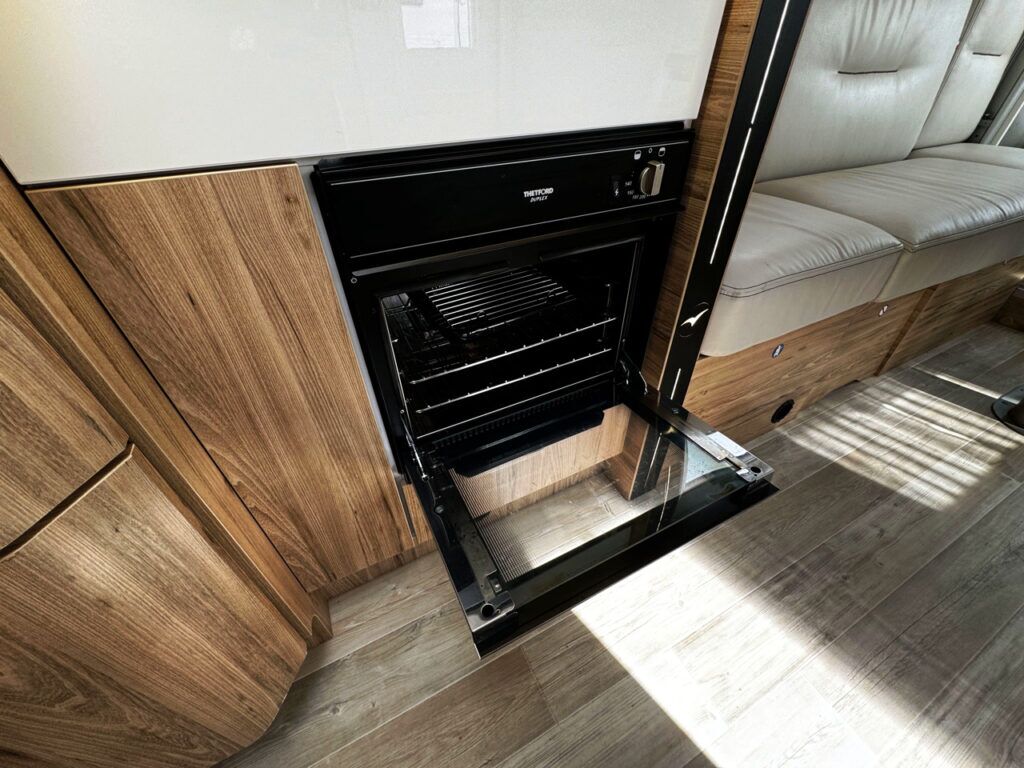 Pilote Evidence P696