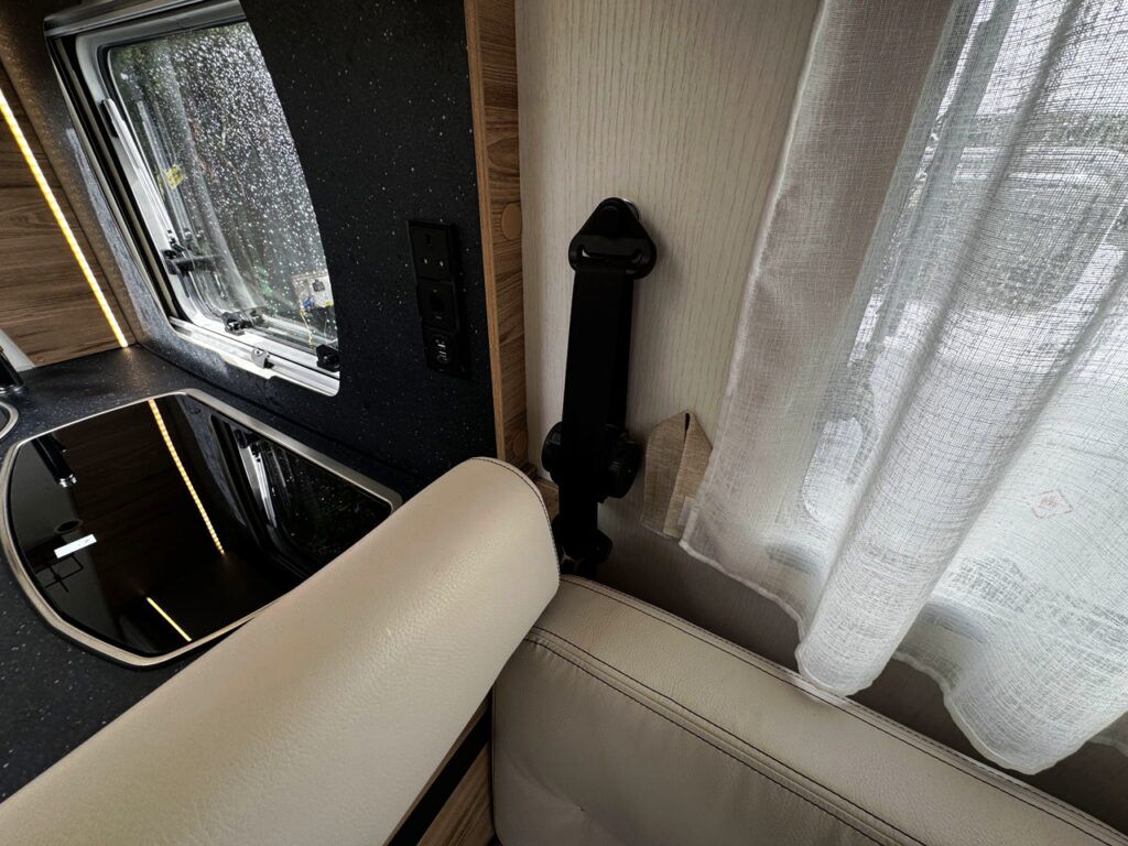 Pilote Evidence P696