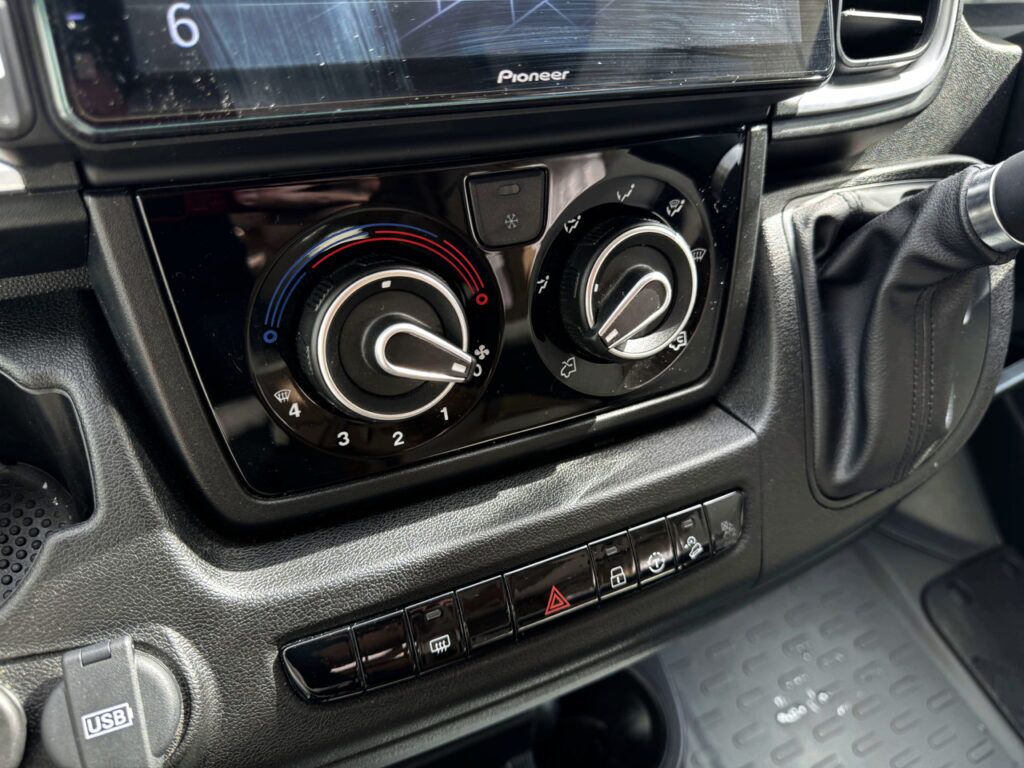 Pilote Evidence P696