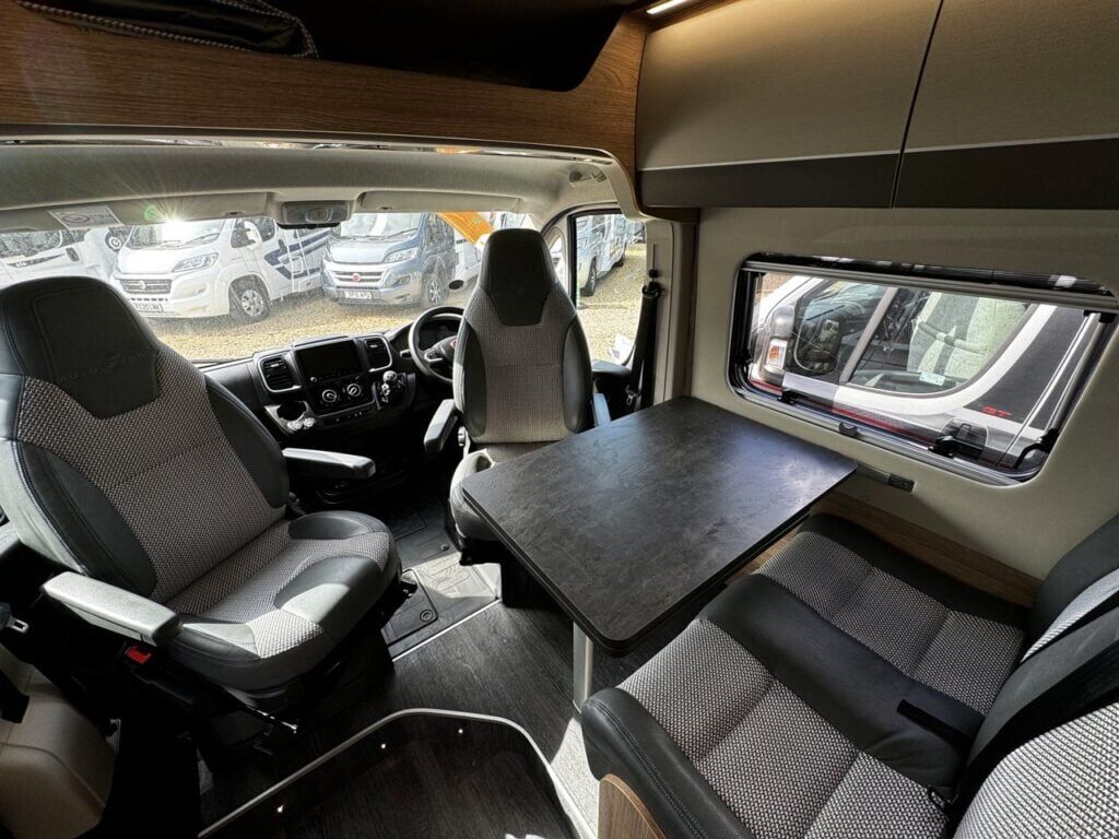 Auto-Trail V-Line 669