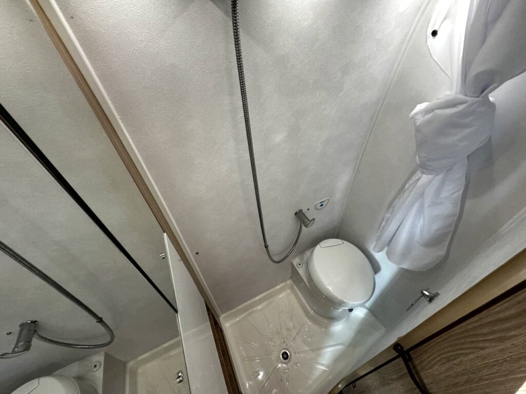 Auto-Trail V-Line 669