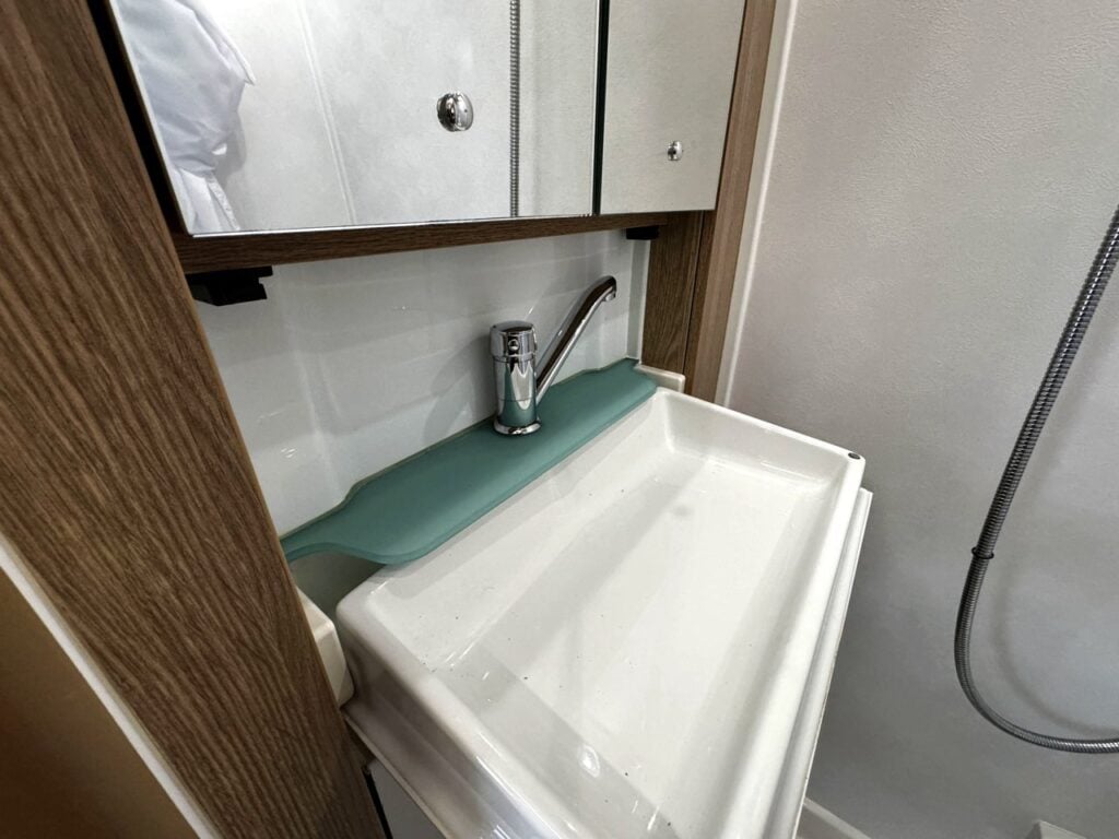 Auto-Trail V-Line 669