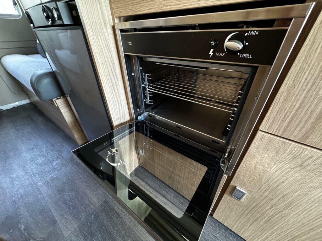 Auto-Trail V-Line 669