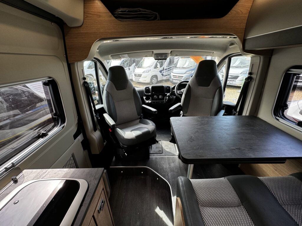 Auto-Trail V-Line 669