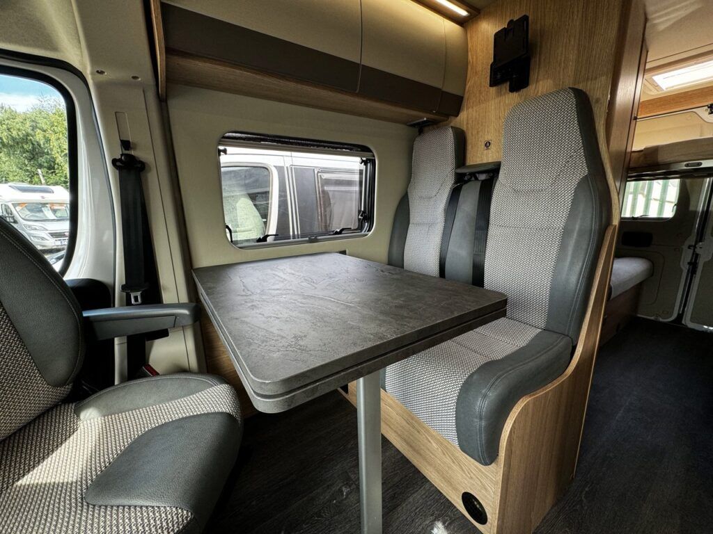 Auto-Trail V-Line 669