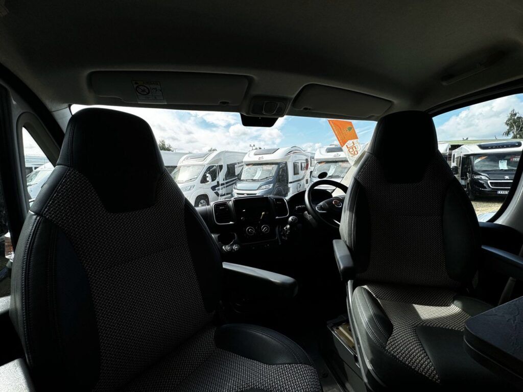 Auto-Trail V-Line 669