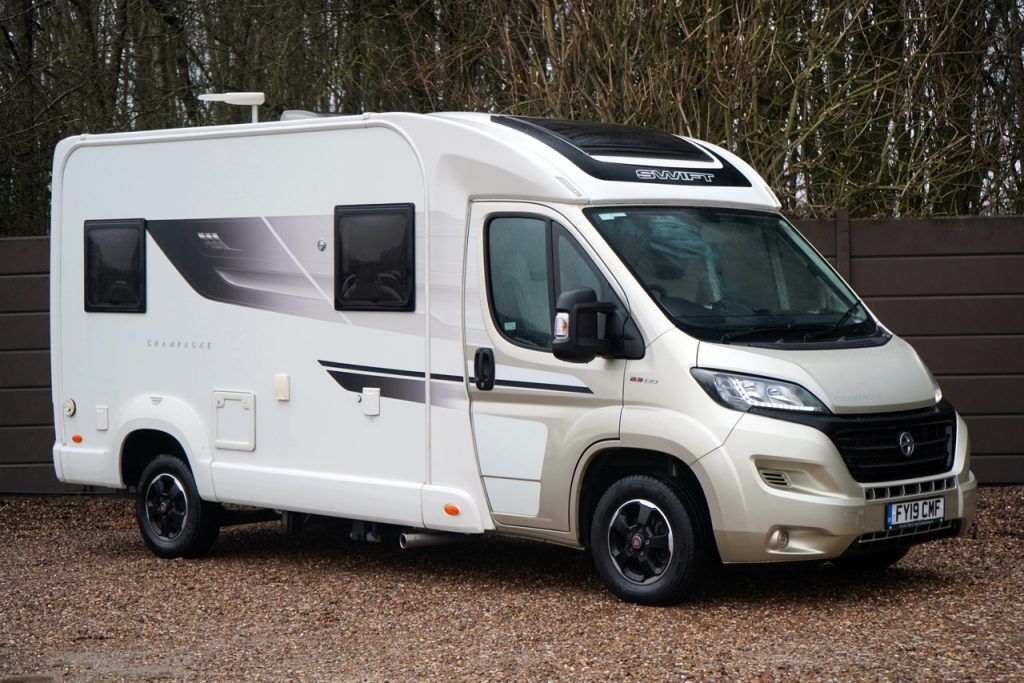 Swift Champagne C404