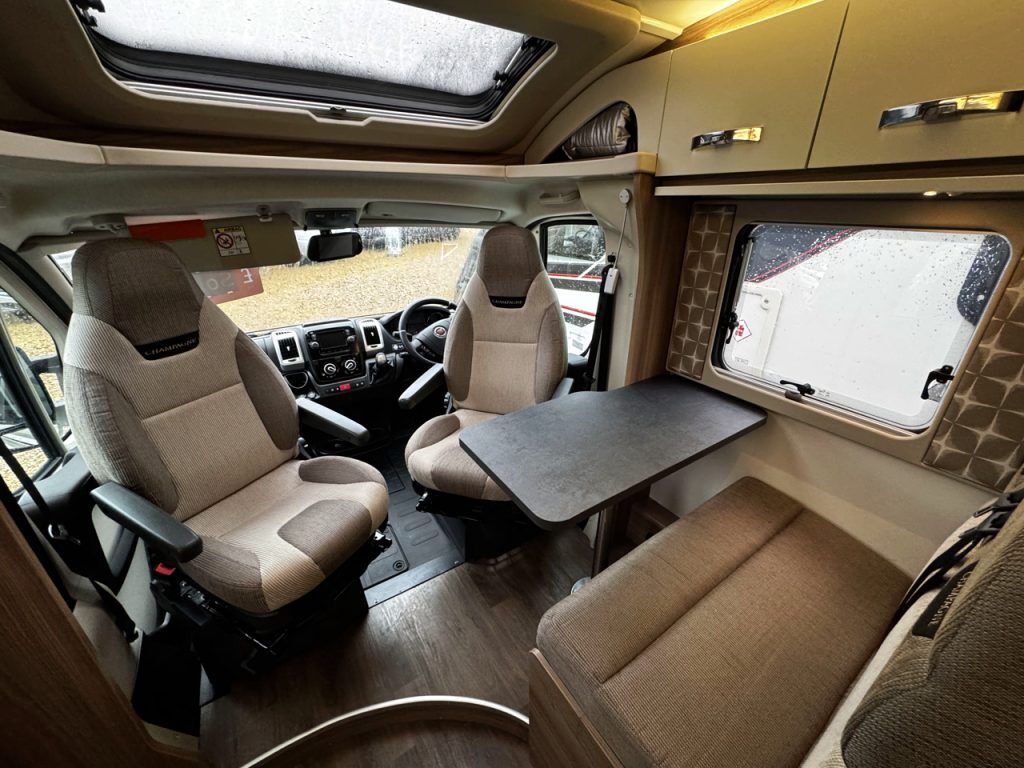 Swift Champagne C404