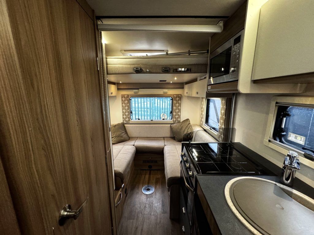 Swift Champagne C404