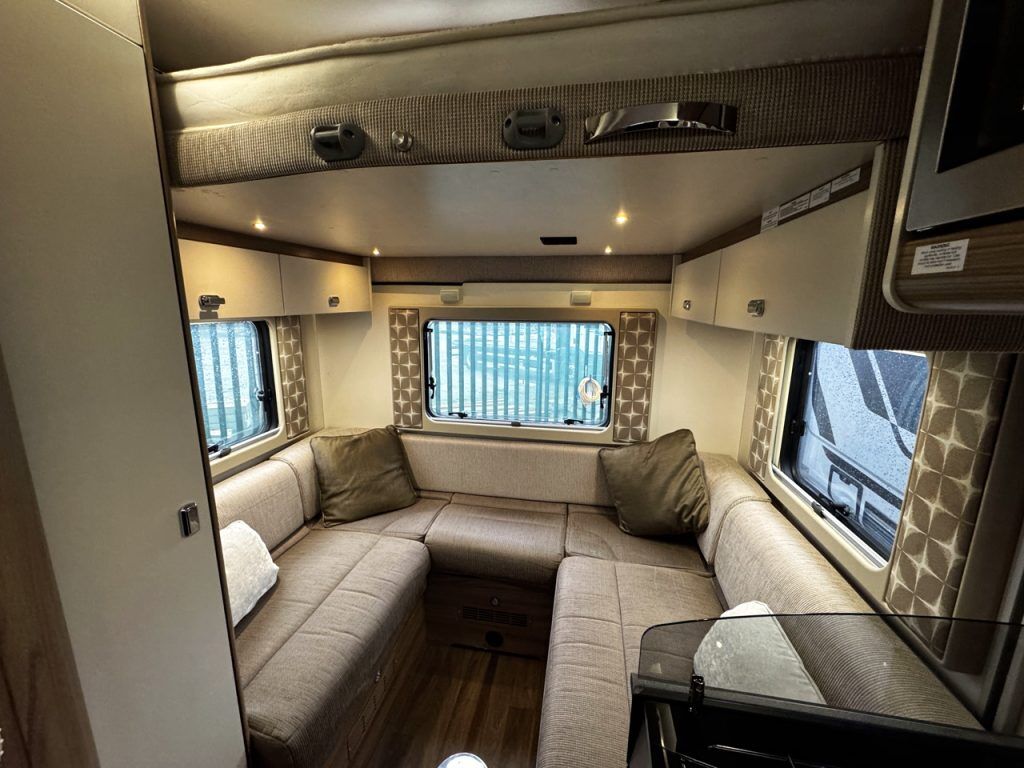 Swift Champagne C404