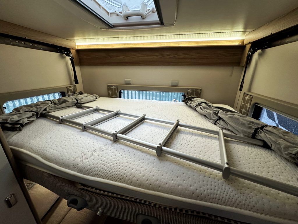 Swift Champagne C404