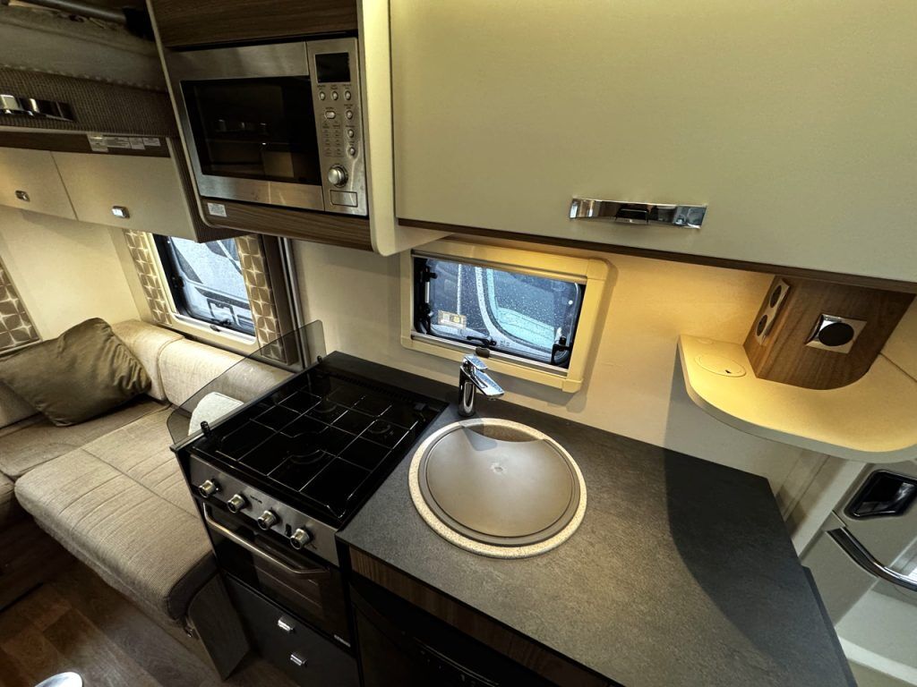 Swift Champagne C404