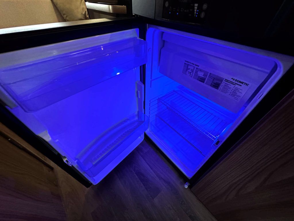 Swift Champagne C404