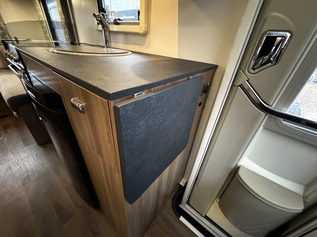 Swift Champagne C404