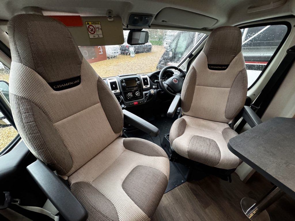 Swift Champagne C404