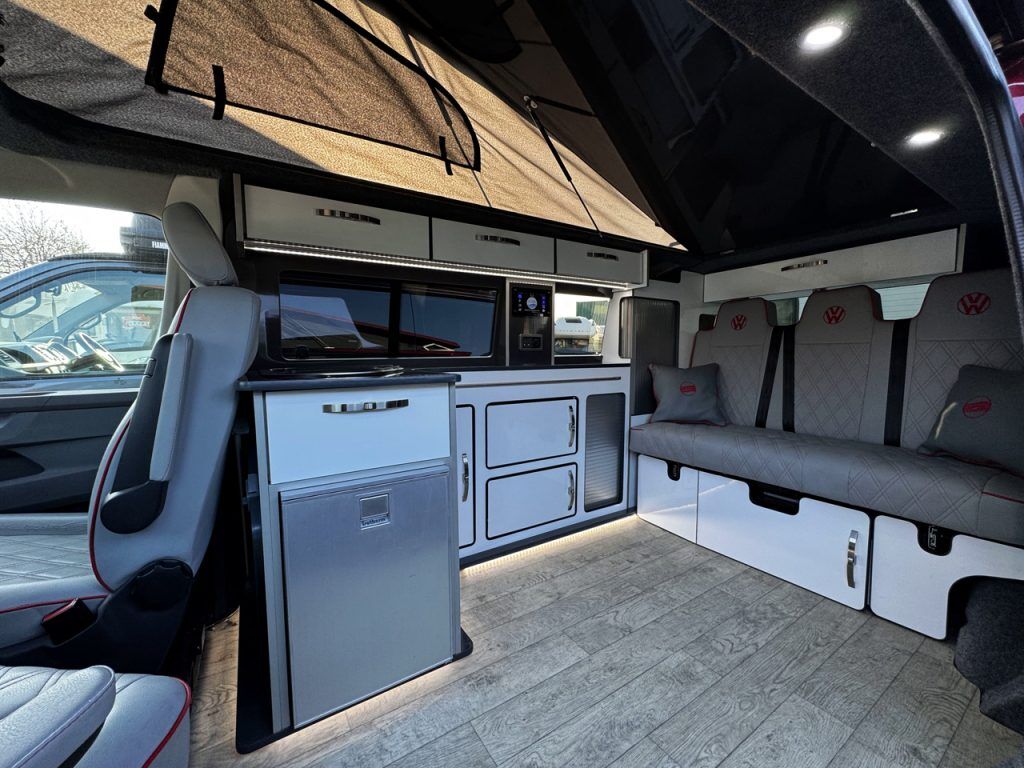 Volkswagen T6.1 Highline LWB Platinum Wave