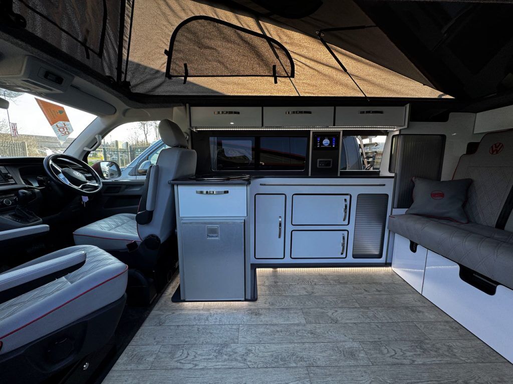 Volkswagen T6.1 Highline LWB Platinum Wave