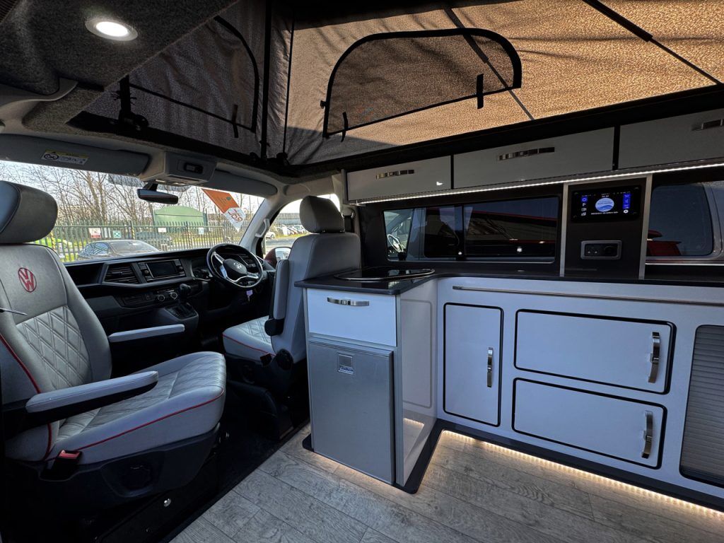 Volkswagen T6.1 Highline LWB Platinum Wave