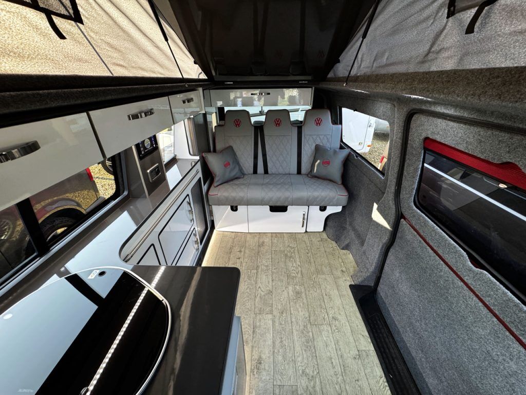 Volkswagen T6.1 Highline LWB Platinum Wave