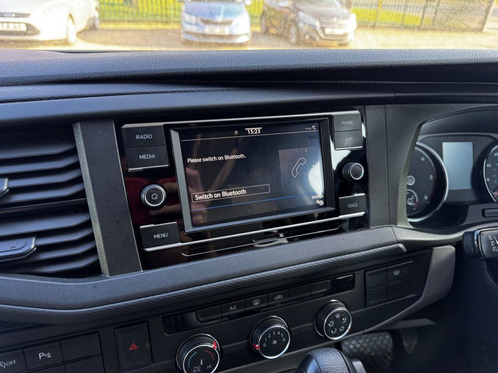 Volkswagen T6.1 Highline LWB Platinum Wave