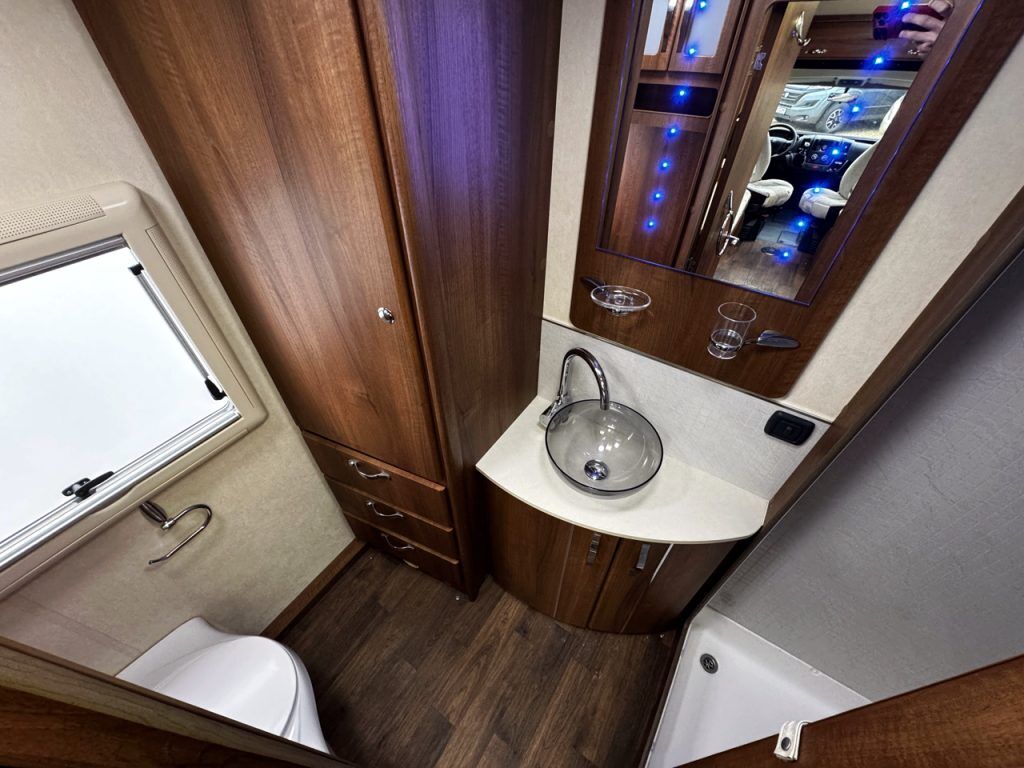 Auto-Sleepers Broadway EK