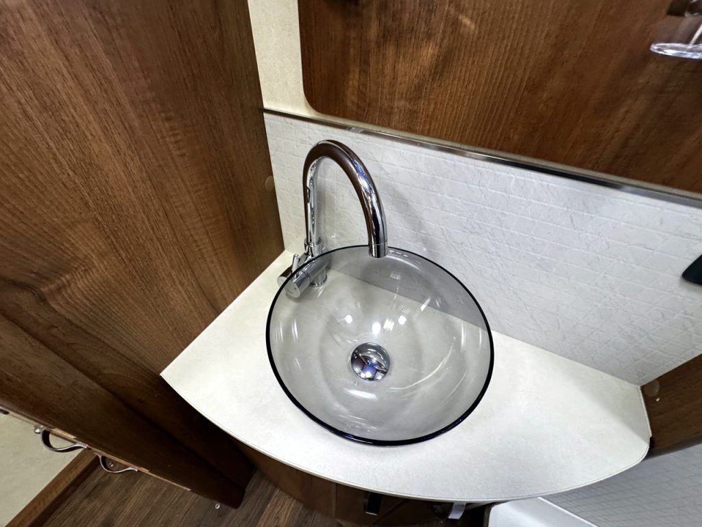 Auto-Sleepers Broadway EK