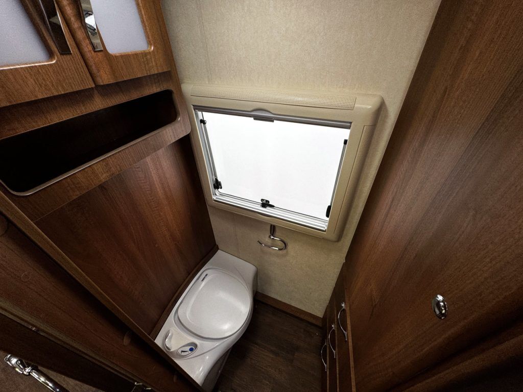 Auto-Sleepers Broadway EK