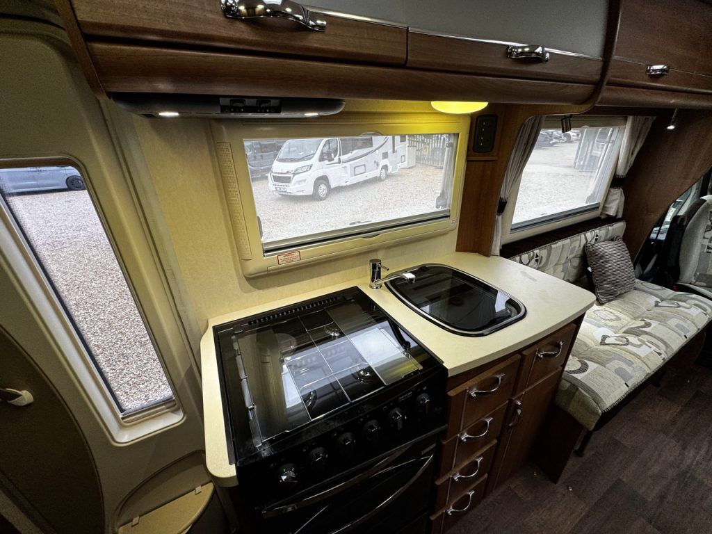 Auto-Sleepers Broadway EK