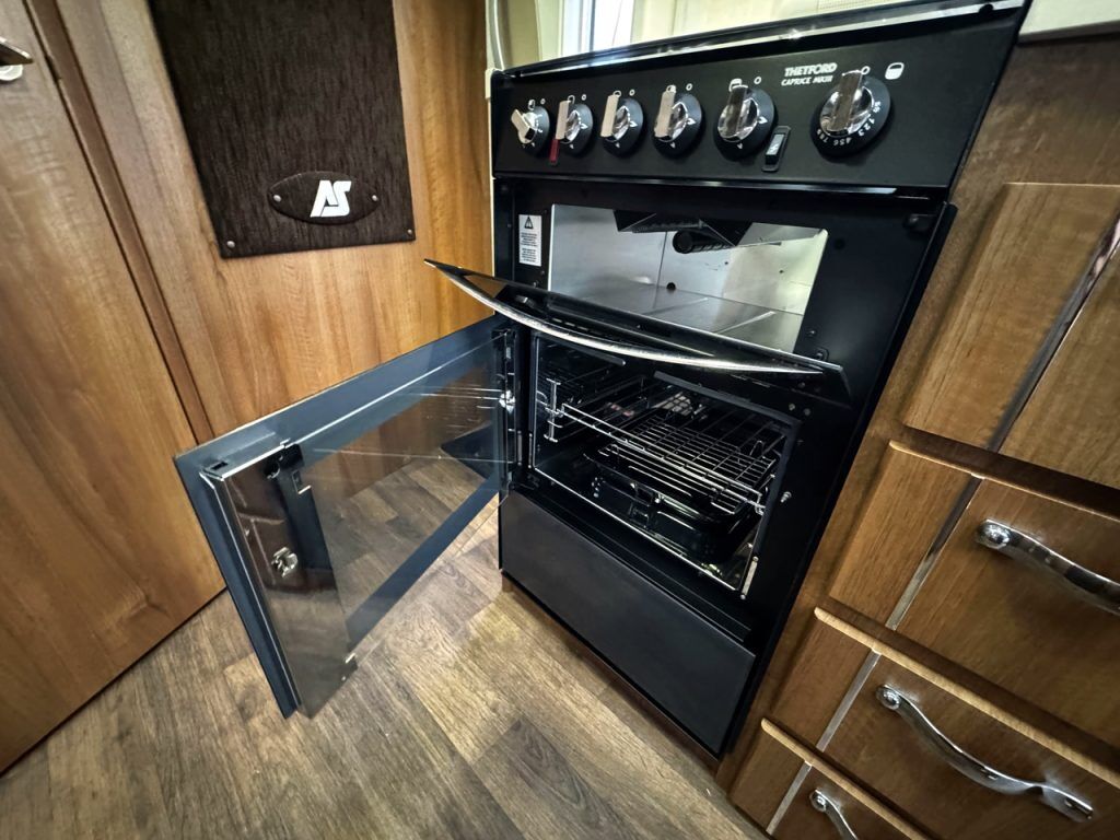 Auto-Sleepers Broadway EK