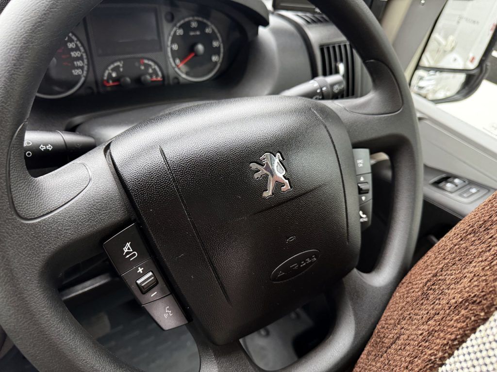 Auto-Sleepers Broadway EK