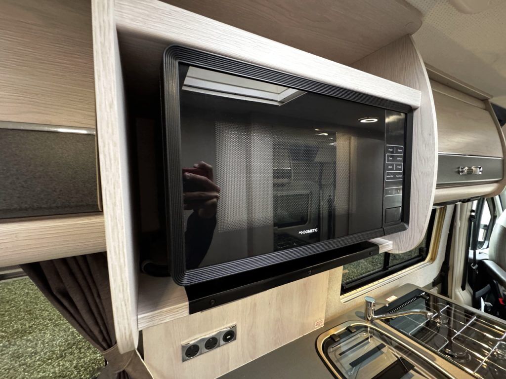 Auto-Sleepers Warwick XL